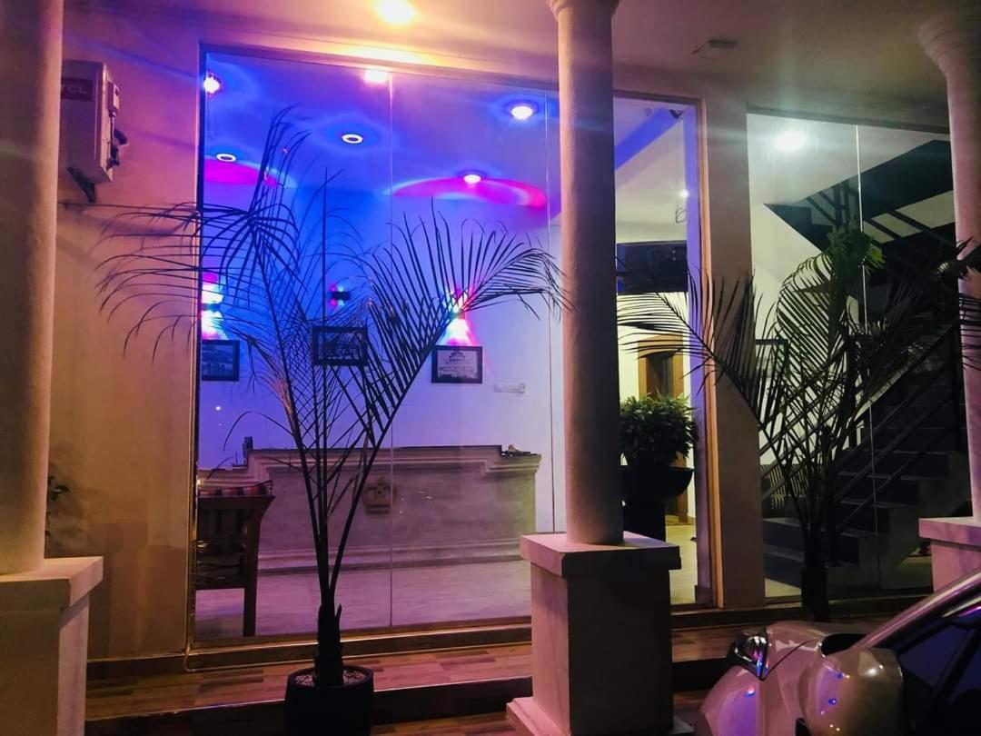 Kings Gate Airport Transit Hotel Katunayaka Dış mekan fotoğraf